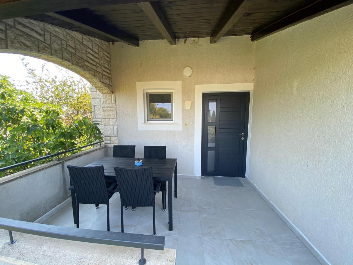 Ferienwohnung Maris Premantura Exterior foto